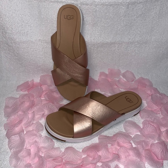 UGG Shoes - UGG BRAND NEW & GORGEOUS SIZE 9 KARI METALLIC ROSE GOLD LEATHER SLIP ON SANDALS